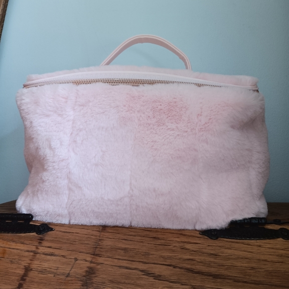 Fuzzy Pink Cosmetic Bag Zipper Top Handles Rose Gold Accents - Picture 1 of 10